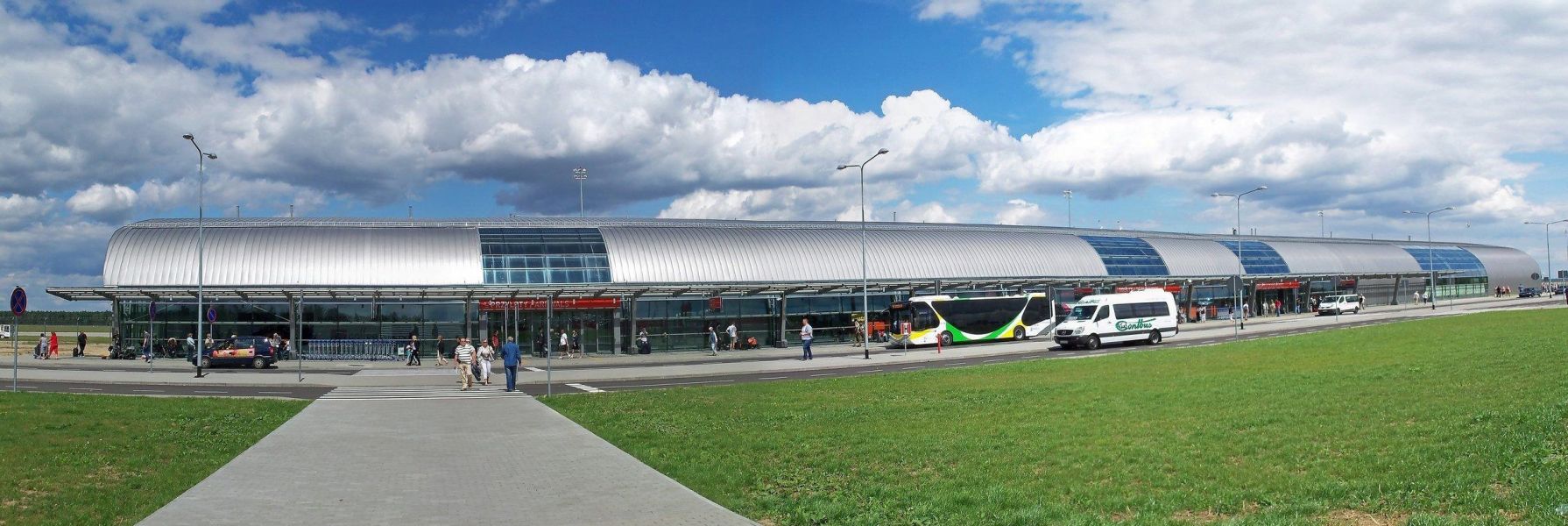 Tani parking lotniskowy